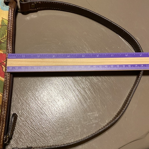 Like new small floral shoulder bag. Super cute bag multi color. - Picture 10 of 11